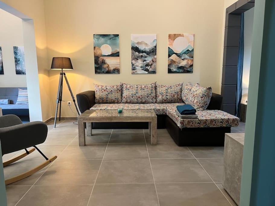 Spacious And Beautiful House Pireu Exterior foto